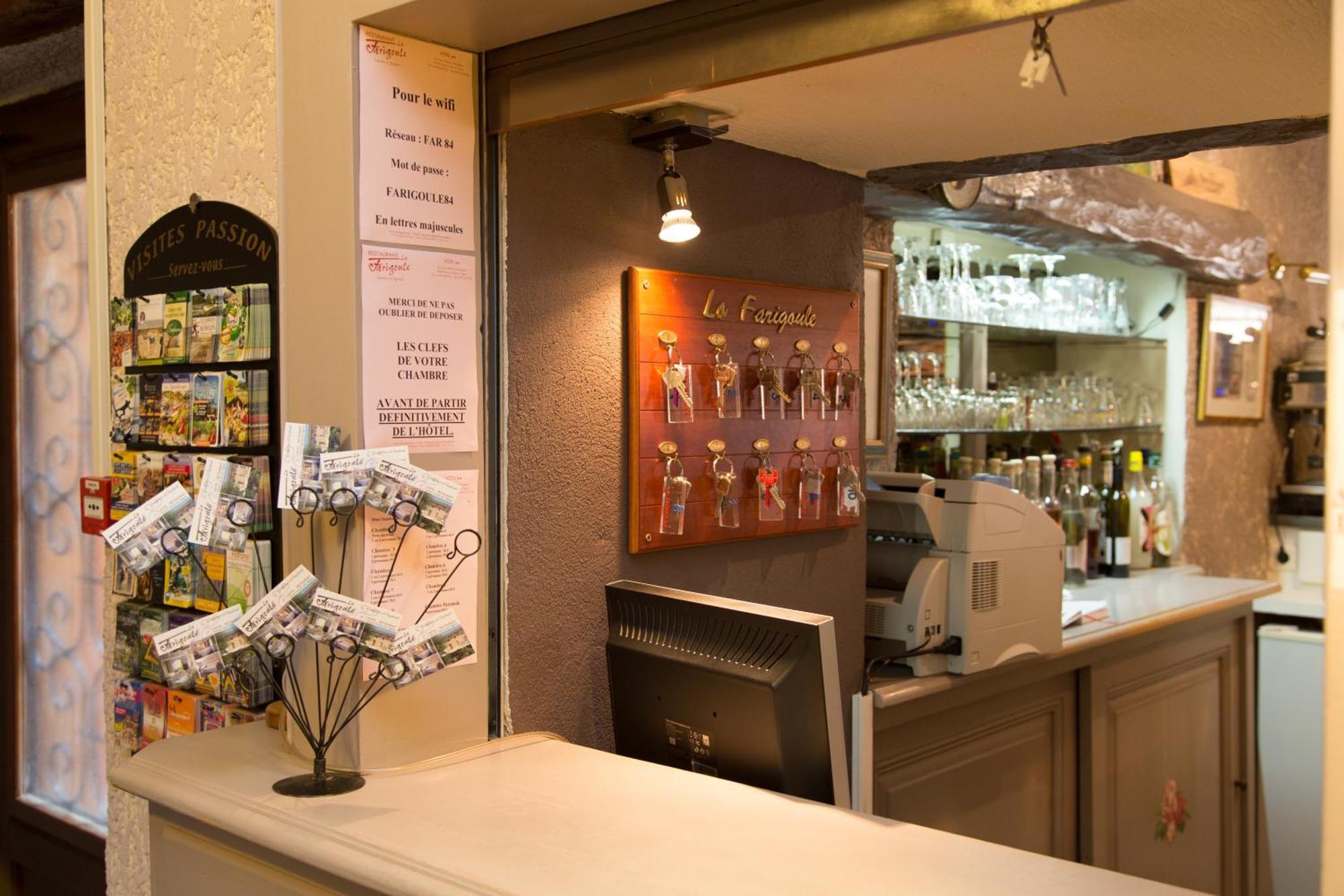 Logis Hotel Restaurant La Farigoule Sainte-Cécile-les-Vignes Exteriör bild
