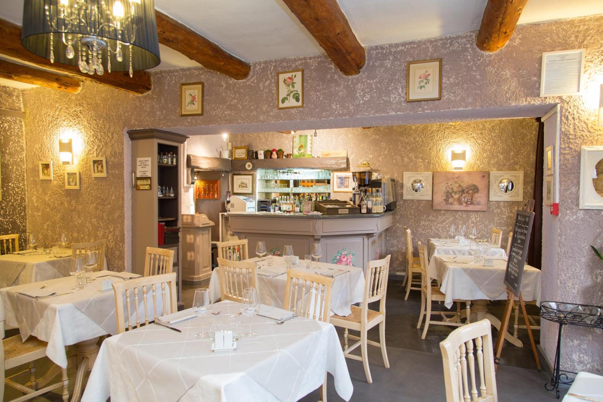 Logis Hotel Restaurant La Farigoule Sainte-Cécile-les-Vignes Exteriör bild