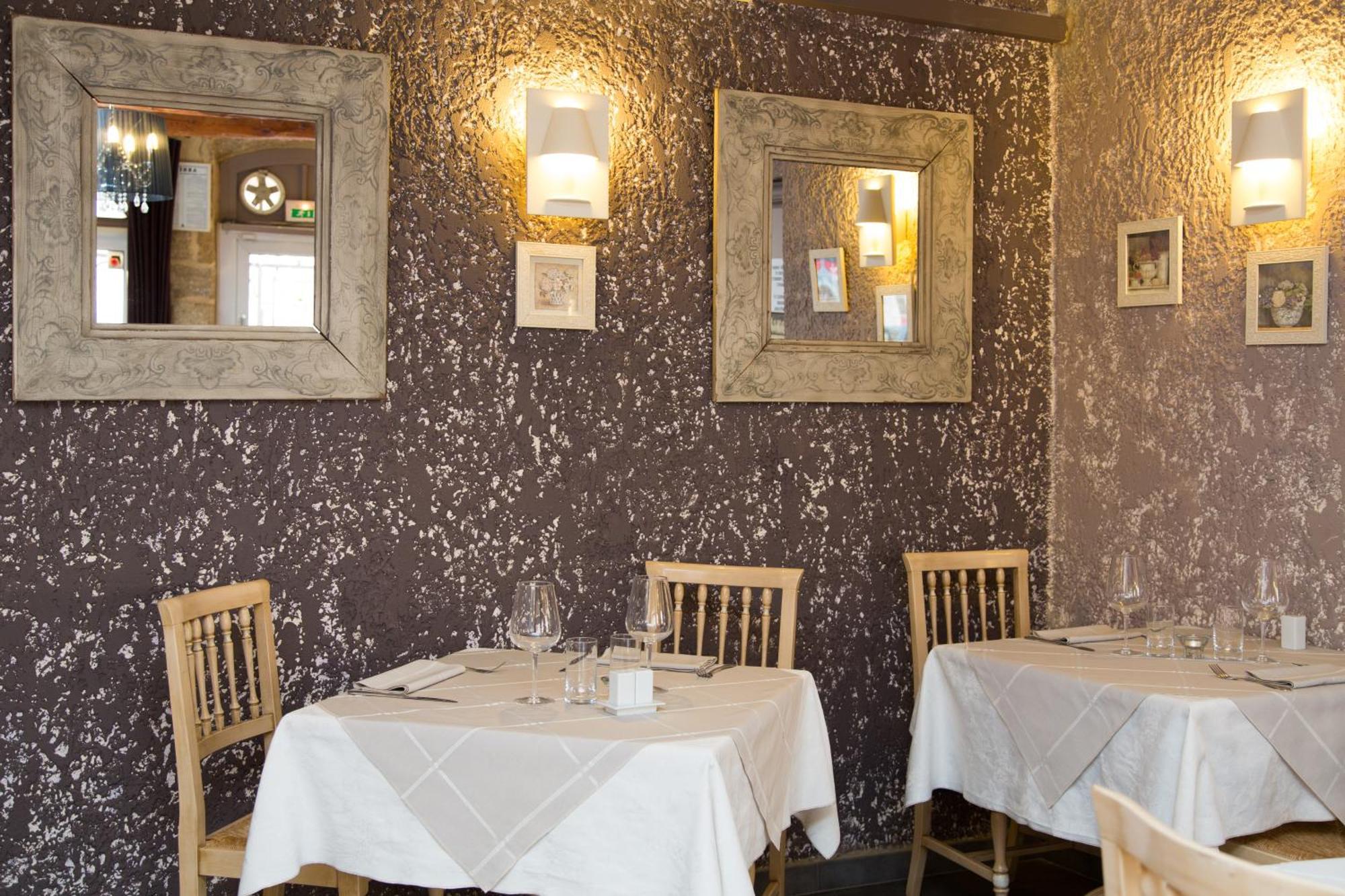 Logis Hotel Restaurant La Farigoule Sainte-Cécile-les-Vignes Exteriör bild