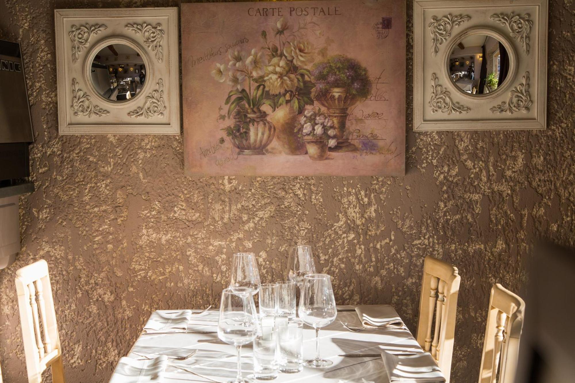 Logis Hotel Restaurant La Farigoule Sainte-Cécile-les-Vignes Exteriör bild