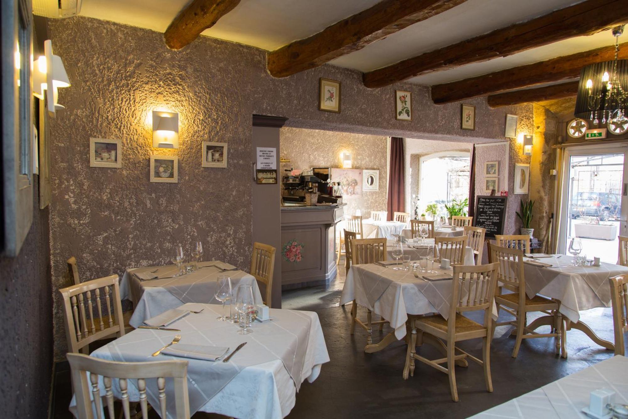 Logis Hotel Restaurant La Farigoule Sainte-Cécile-les-Vignes Exteriör bild