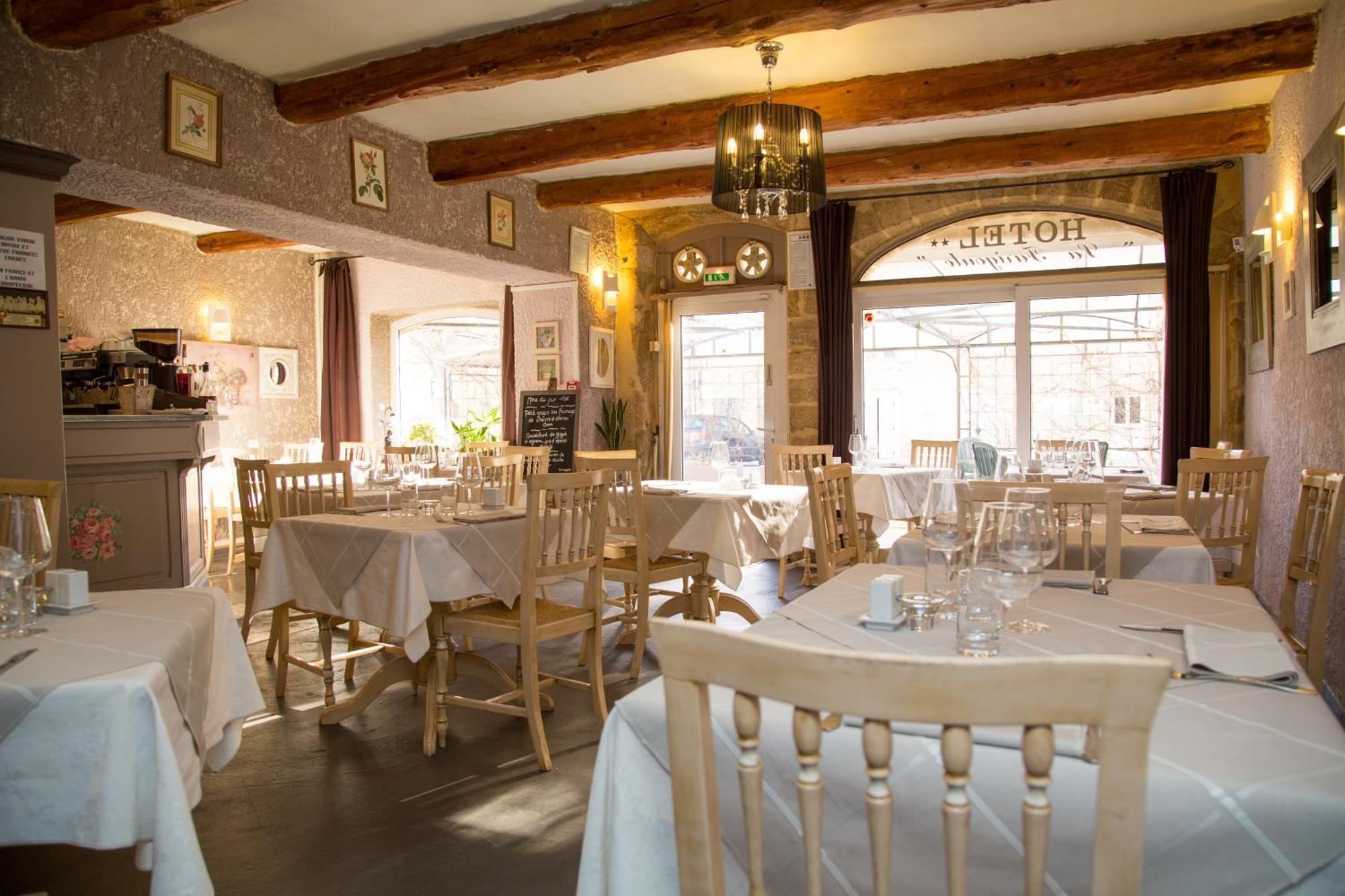 Logis Hotel Restaurant La Farigoule Sainte-Cécile-les-Vignes Exteriör bild