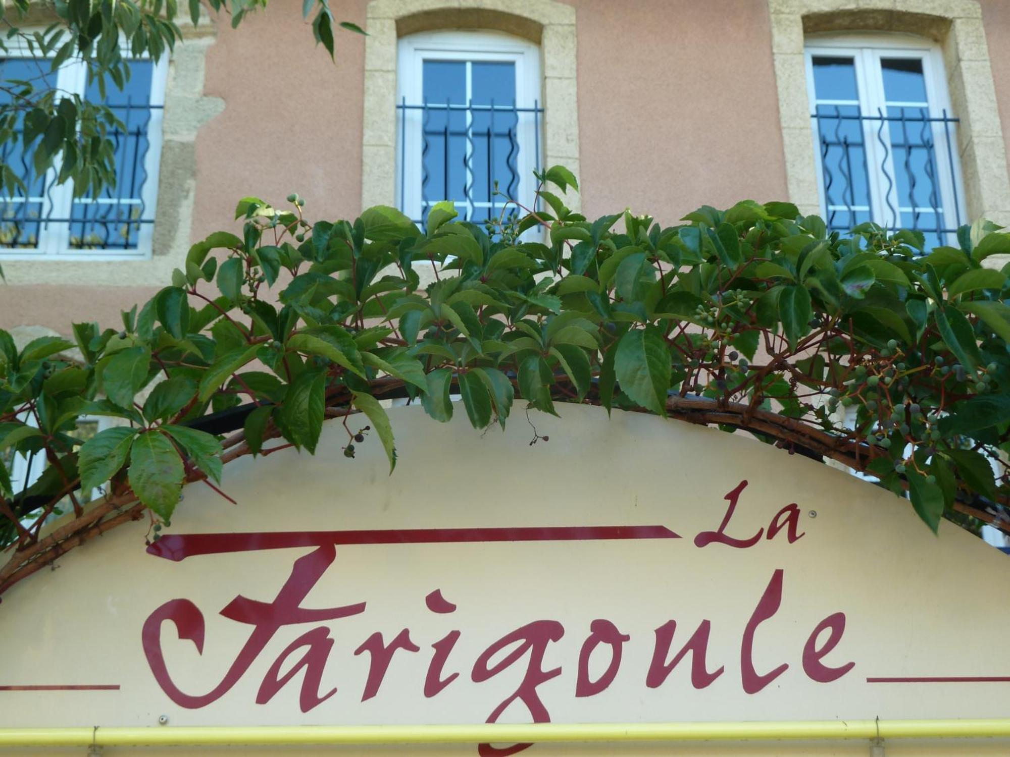 Logis Hotel Restaurant La Farigoule Sainte-Cécile-les-Vignes Exteriör bild