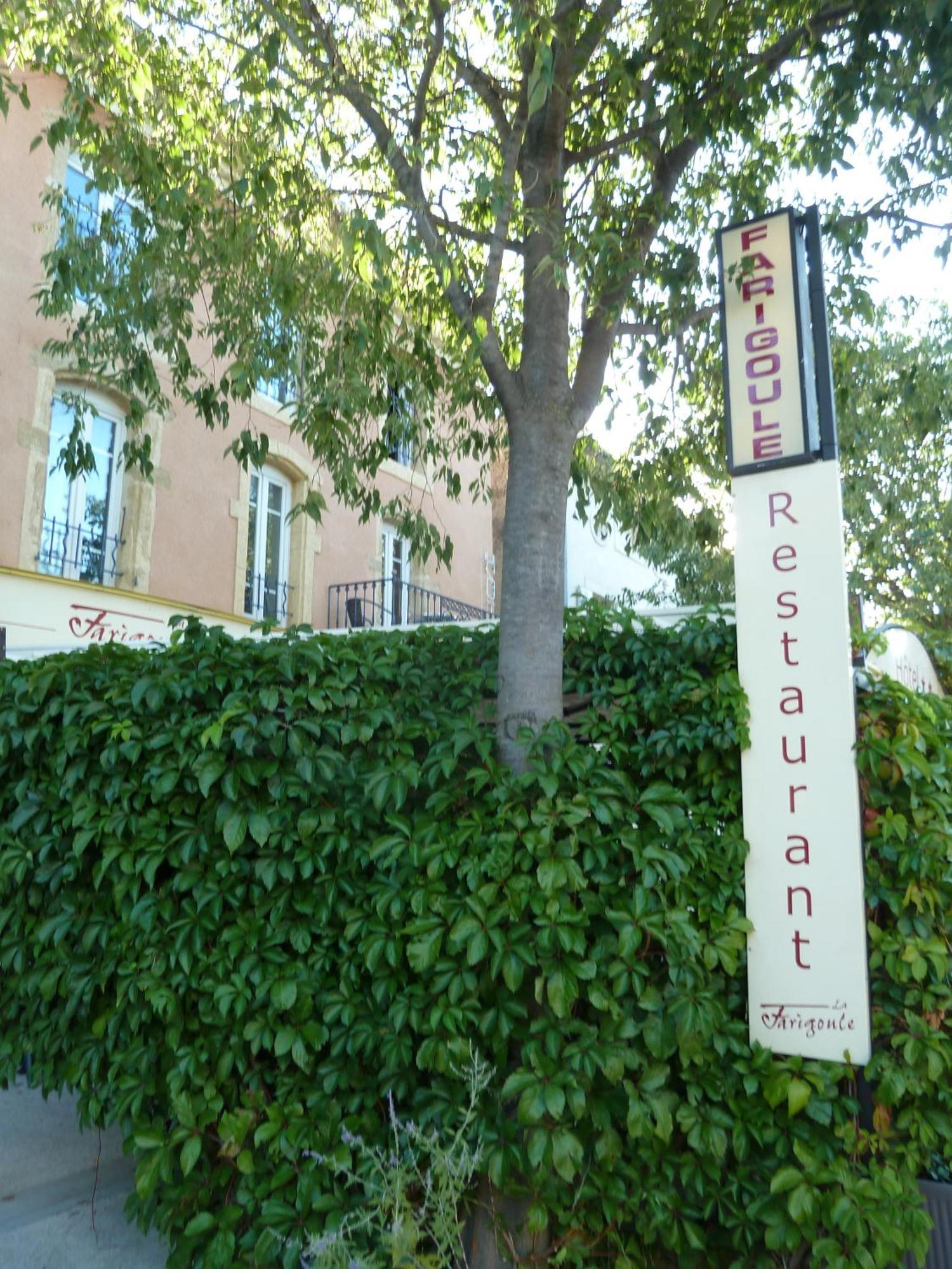 Logis Hotel Restaurant La Farigoule Sainte-Cécile-les-Vignes Exteriör bild