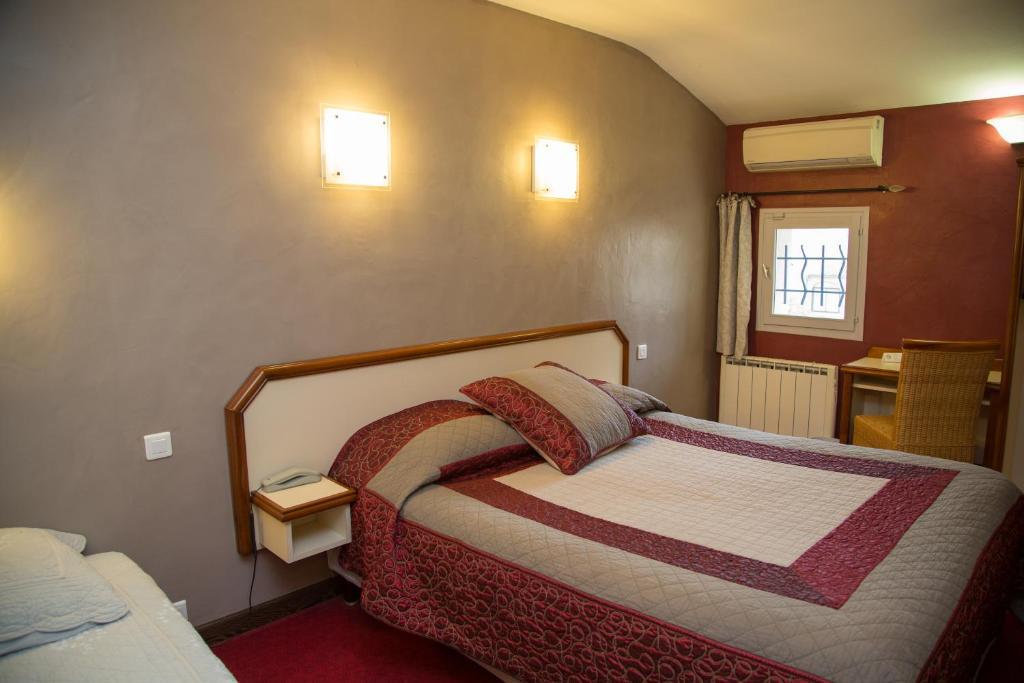 Logis Hotel Restaurant La Farigoule Sainte-Cécile-les-Vignes Rum bild