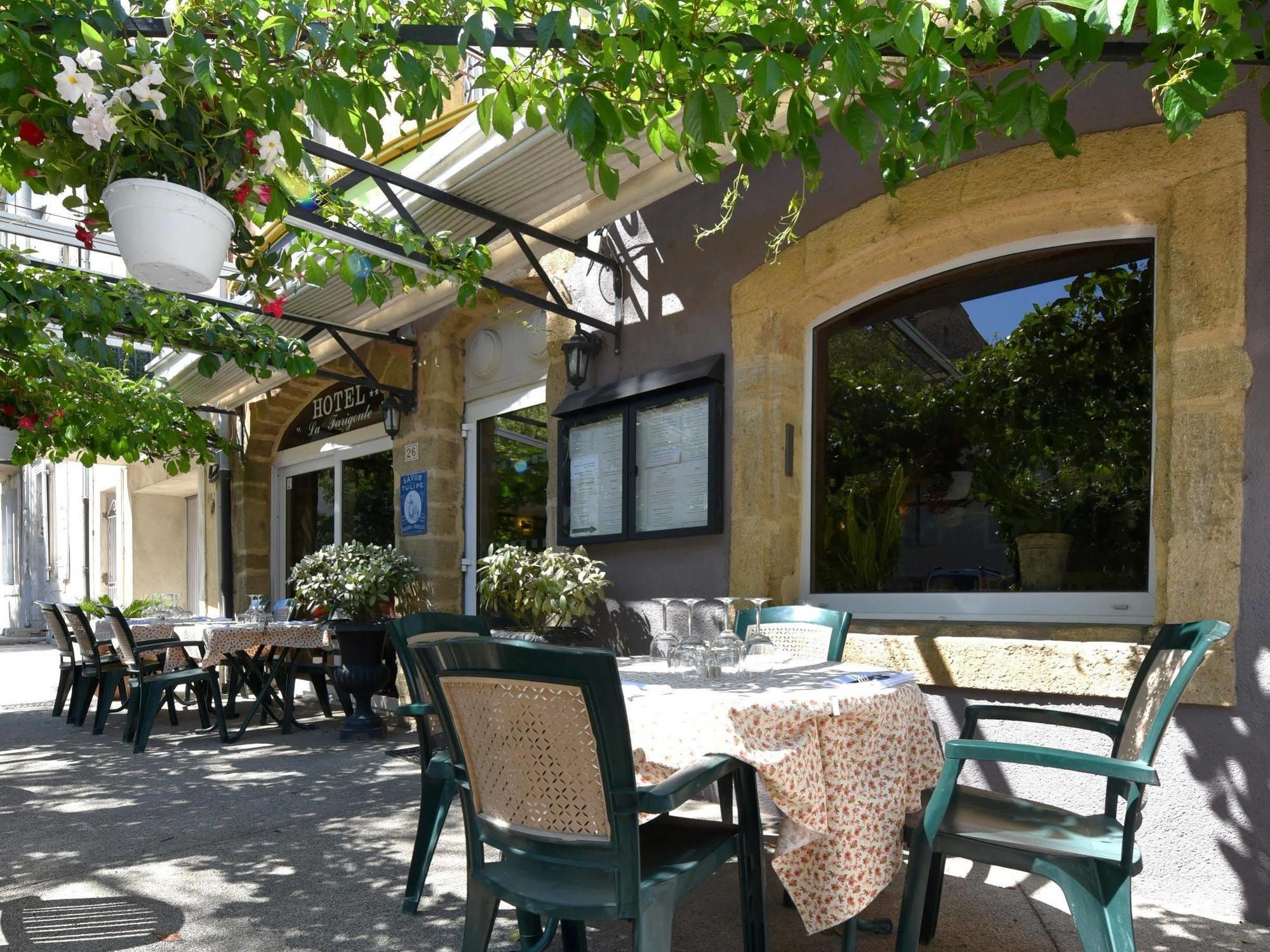 Logis Hotel Restaurant La Farigoule Sainte-Cécile-les-Vignes Exteriör bild