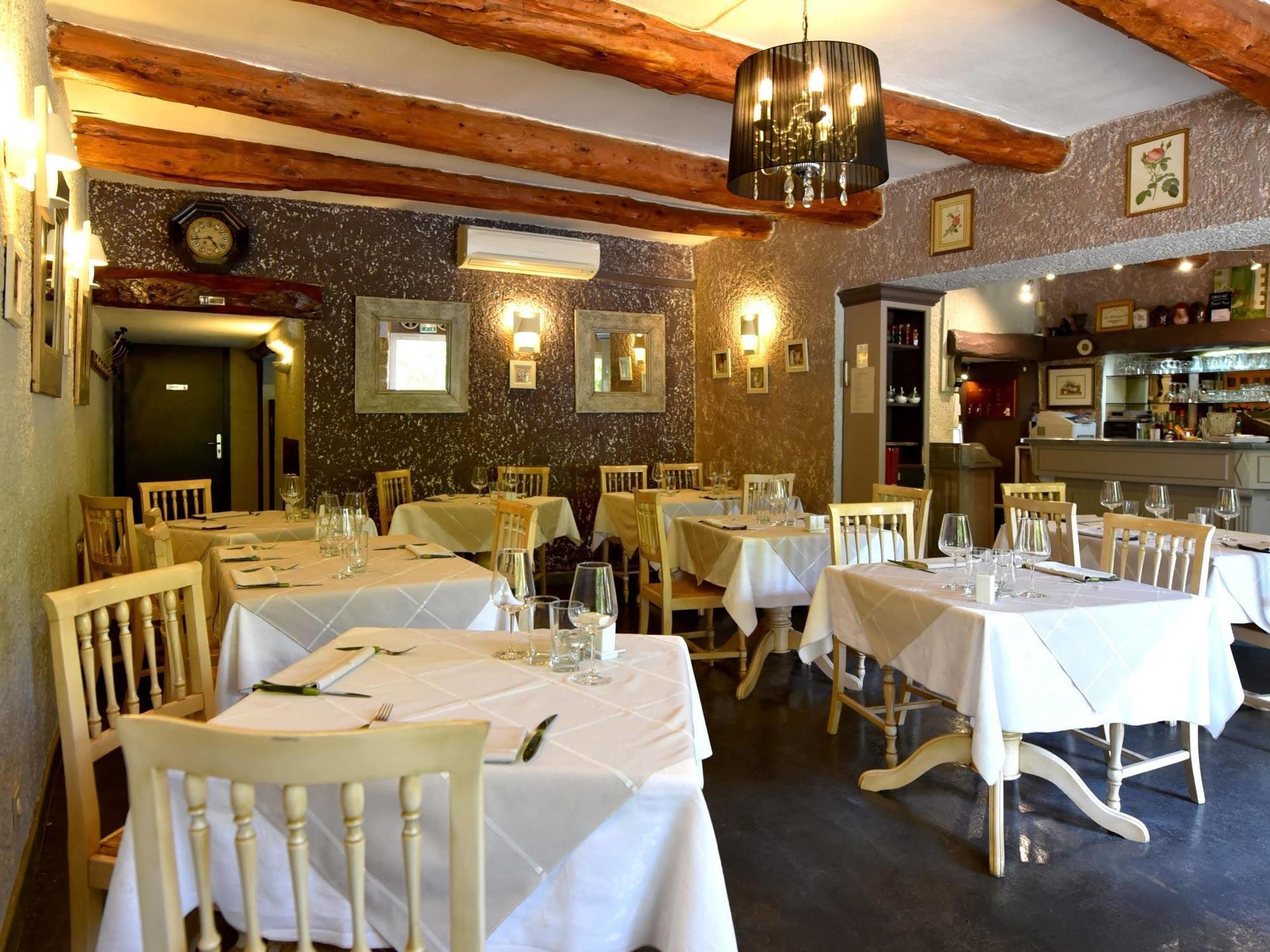 Logis Hotel Restaurant La Farigoule Sainte-Cécile-les-Vignes Exteriör bild